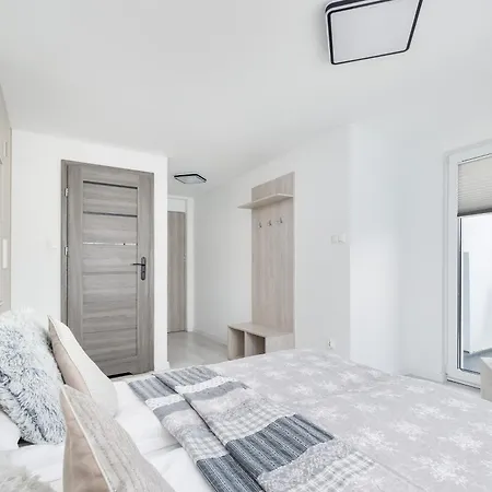 Jasne I Stylowe Z Balkonem W Kolobrzegu Blisko Plazy By Renters * Kolobrzeg