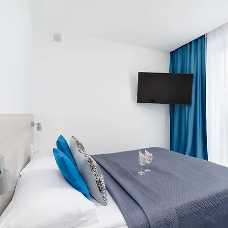 Jasne I Stylowe Z Balkonem W Kolobrzegu Blisko Plazy By Renters Apartment Kolobrzeg