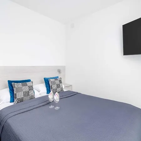 Jasne I Stylowe Z Balkonem W Kolobrzegu Blisko Plazy By Renters * Kolobrzeg