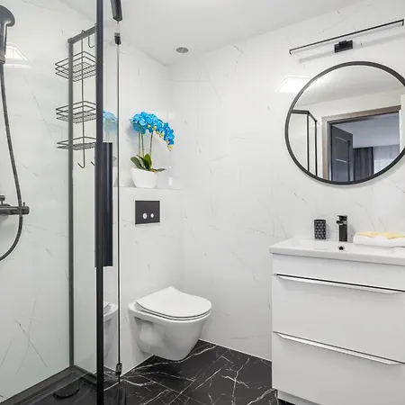 Jasne I Stylowe Z Balkonem W Kolobrzegu Blisko Plazy By Renters Kolobrzeg