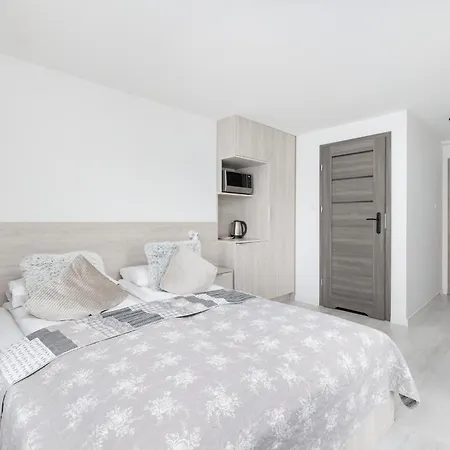 Jasne I Stylowe Z Balkonem W Kolobrzegu Blisko Plazy By Renters * Kolobrzeg